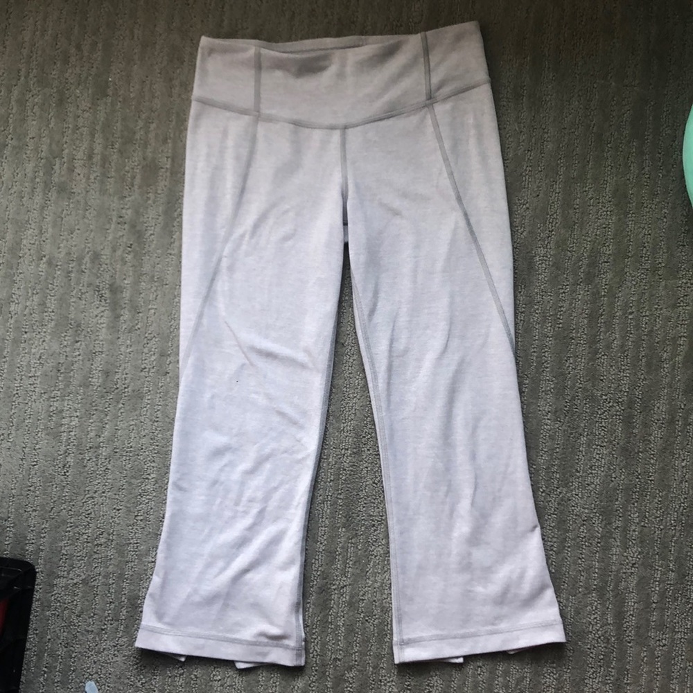 LULULEMON CAPRI LEGGINGS